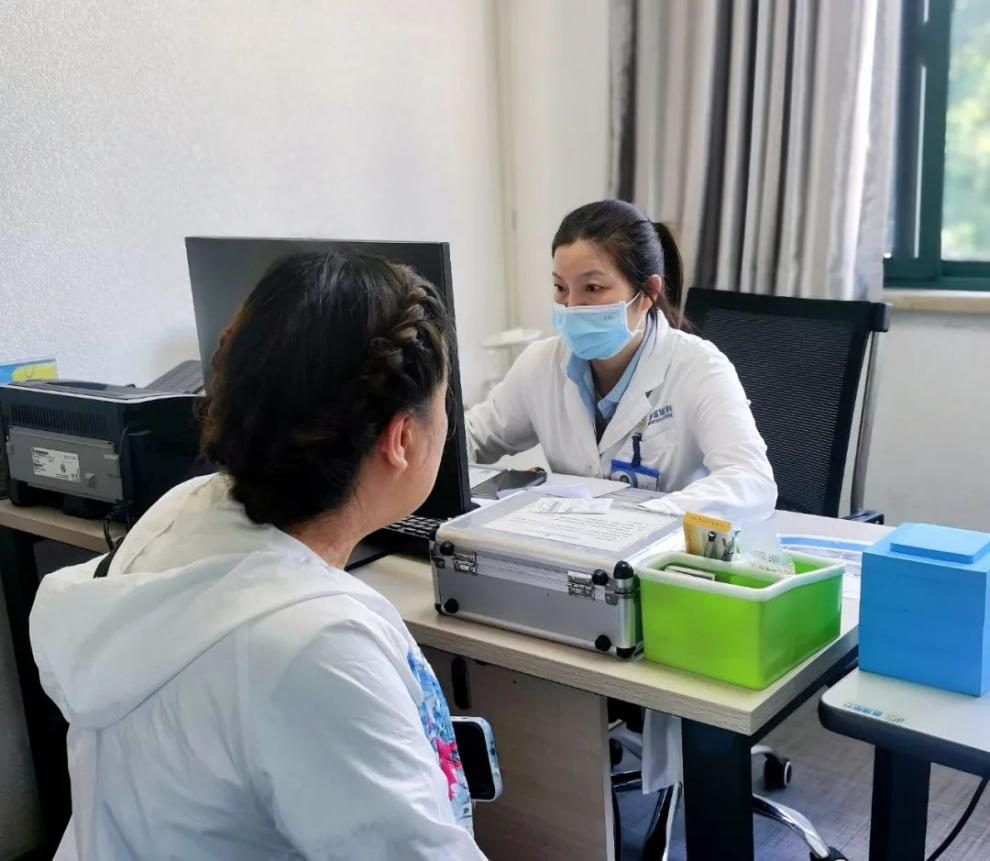 熬夜后眼睛又干又痒怎么办？武汉普瑞眼科徐静给你改善干眼的建议