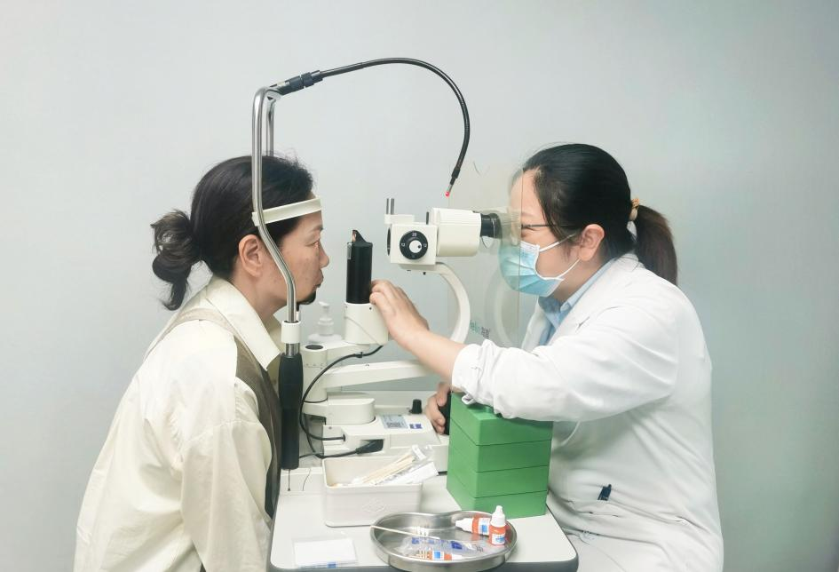 老人视力下降看不清要警惕 武汉普瑞眼科为「三姐妹」做白内障手术