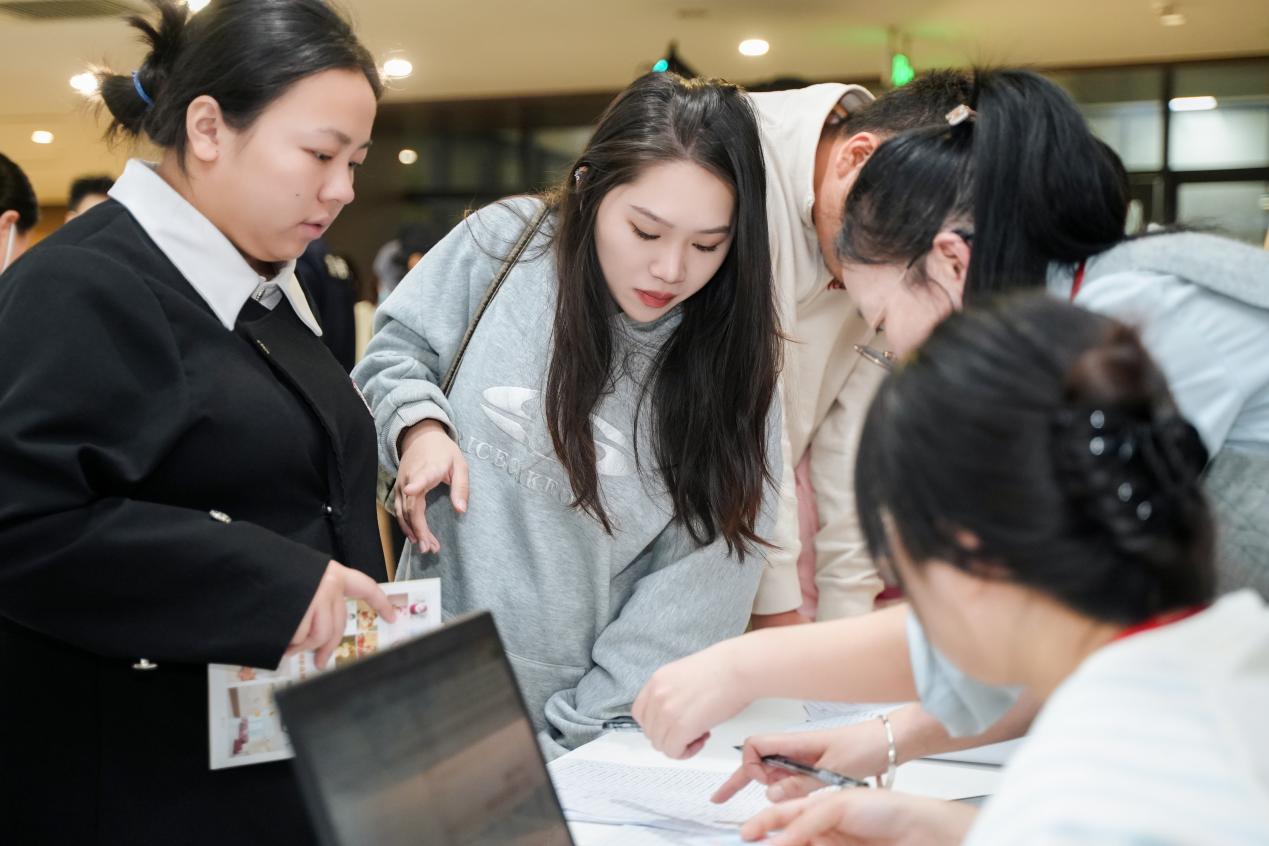 别让孕妈成为一座孤岛——2024 第三届「孕育的 100 种美」颁奖典礼圆满成功