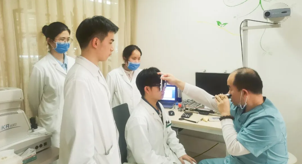 茗视光眼科三位博士医生成功当选成都中医药大学眼视光专业本科毕业论文指导教师