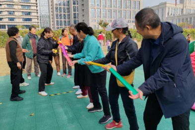 河南省直三院医养中心举办「趣享运动 乐享银龄」趣味运动会