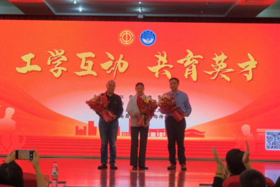 南昌大学二附院全国五一劳动奖章获得者叶小群在南昌大学宣讲