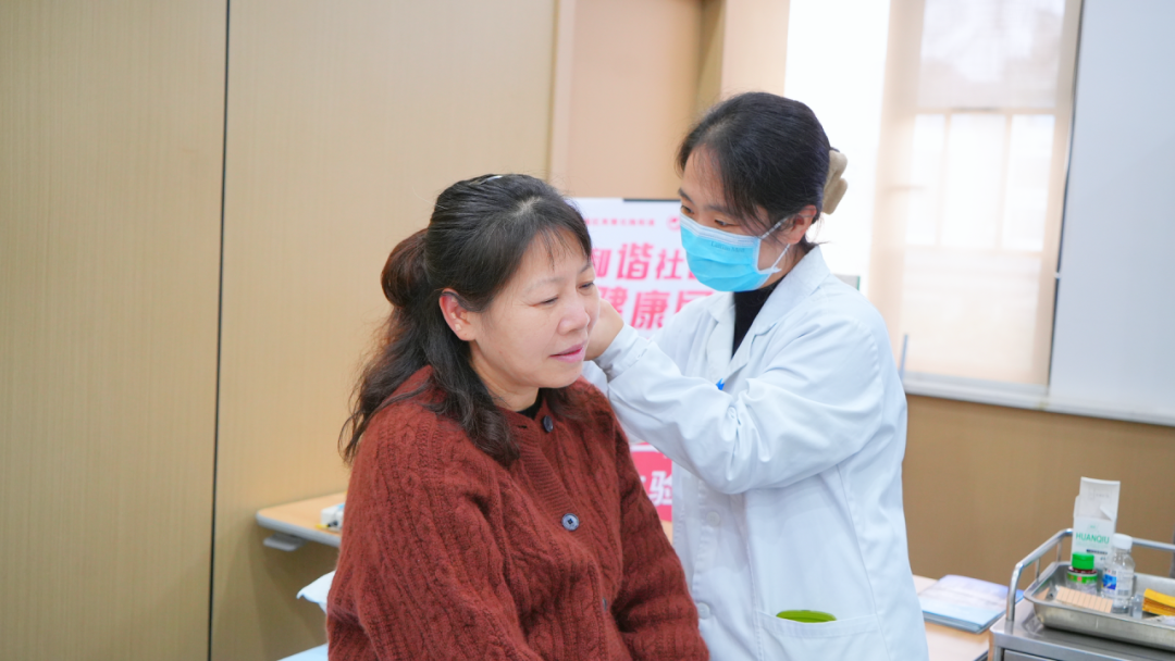 「和谐社区 健康居民」芙蓉北路街道携手江湾开展关爱女性健康行