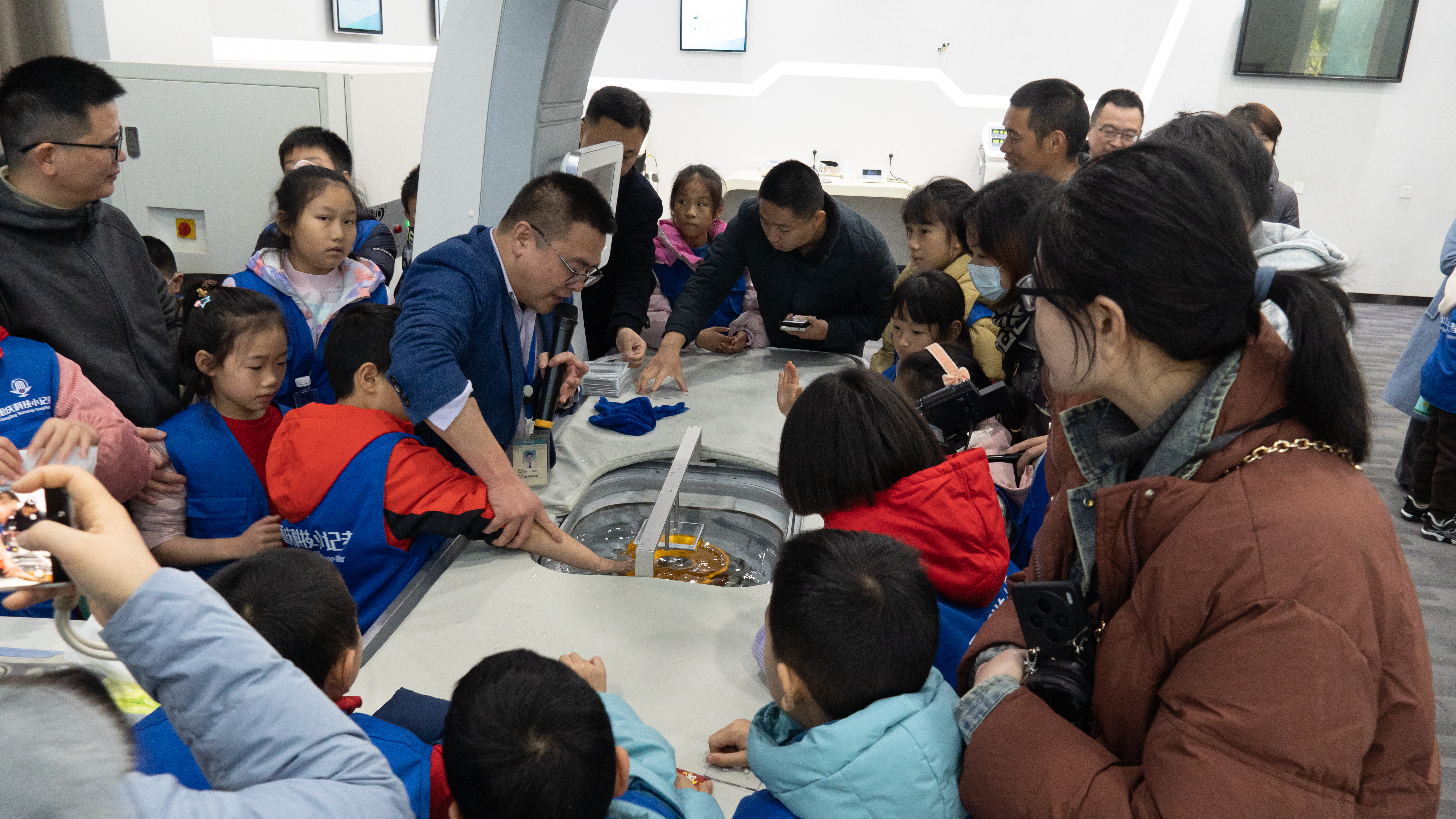 探索超声波的奥秘,重庆科技小记者走进海扶刀发源地