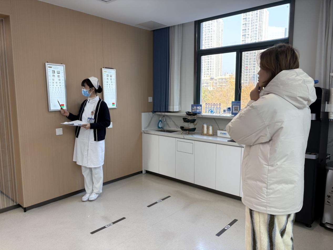 近视手术后视力多少算正常？武汉普瑞眼科关念：结果因人而异