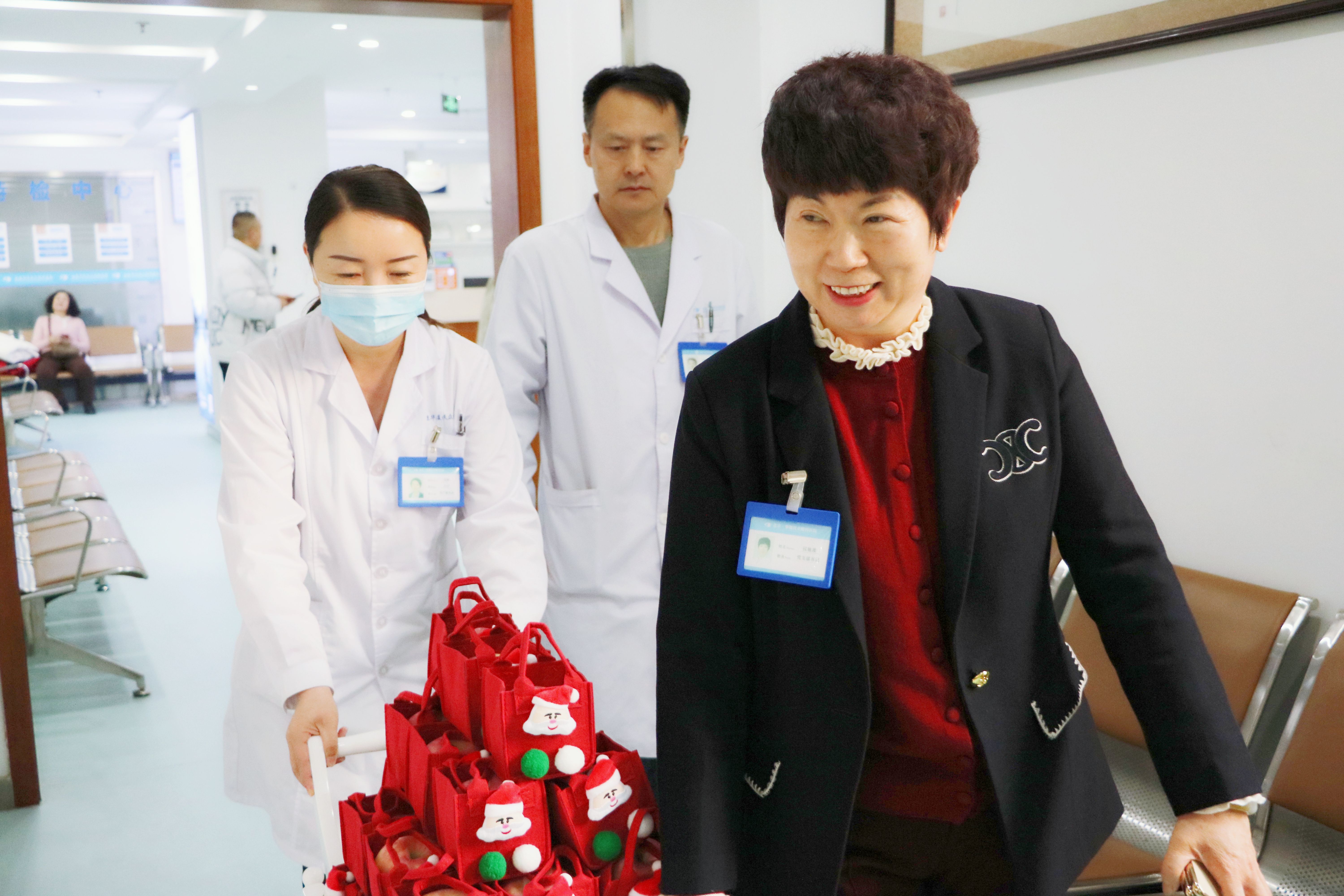 情暖病房，党建引领助力北京华厦民众眼科医院医患情深