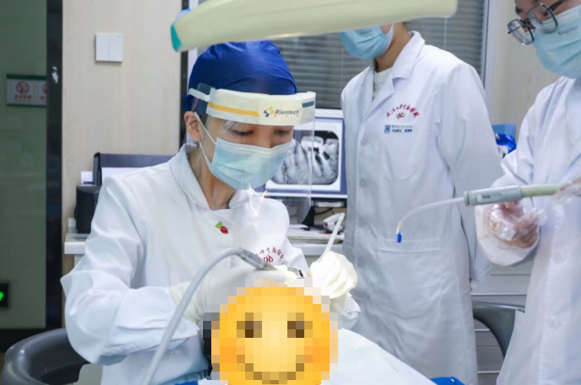 男童磕断的门牙成功「粘回」 医生提醒:牙外伤应这样保存掉落牙组织