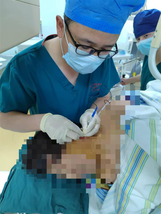 女子「做鬼脸」2 年睁眼困难 医生一针「制服」捣乱的神经