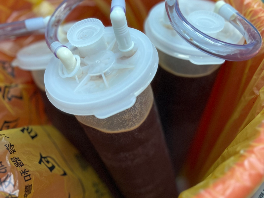 女子怀「孕肚」一年半，医生手术发现：全是水……