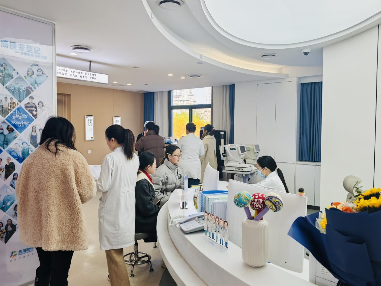 中年人可以做近视手术吗？武汉普瑞眼科关念介绍手术注意事项