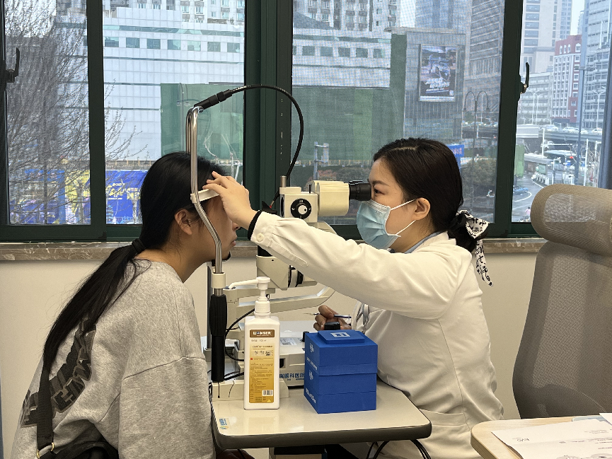 武汉普瑞眼科关念摘镜攻略：精准 ICL 晶体植入近视手术好不好？