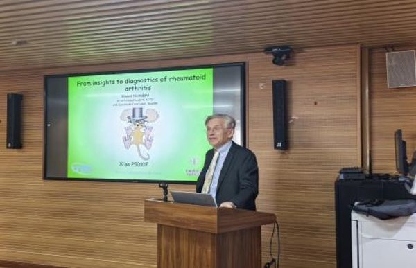 瑞典皇家科学院院士 Rikard Holmdahl 教授续聘为交大二附院特聘教授并做学术报告