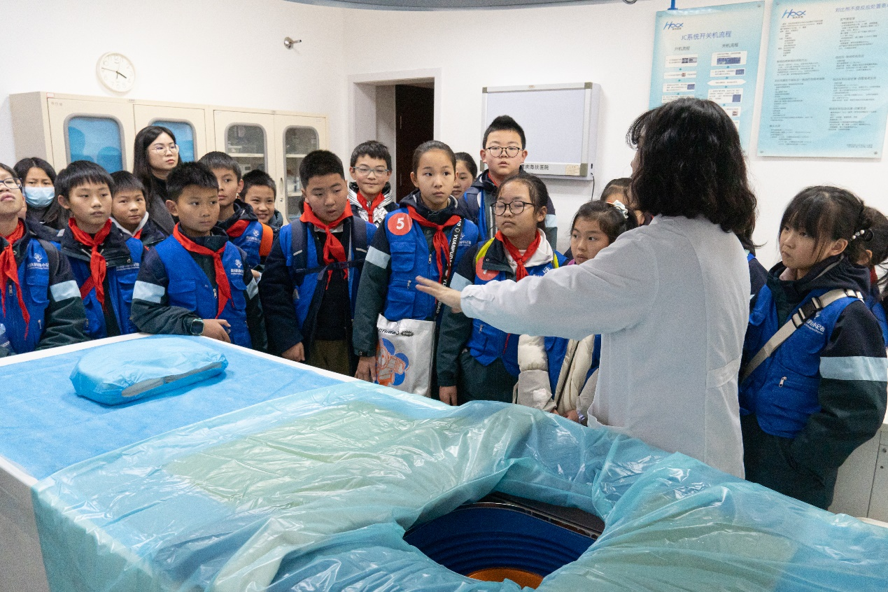 探索超声波奥秘,40 多组树人博文小学科技小记者走进海扶医疗聚焦超声技术科普中心