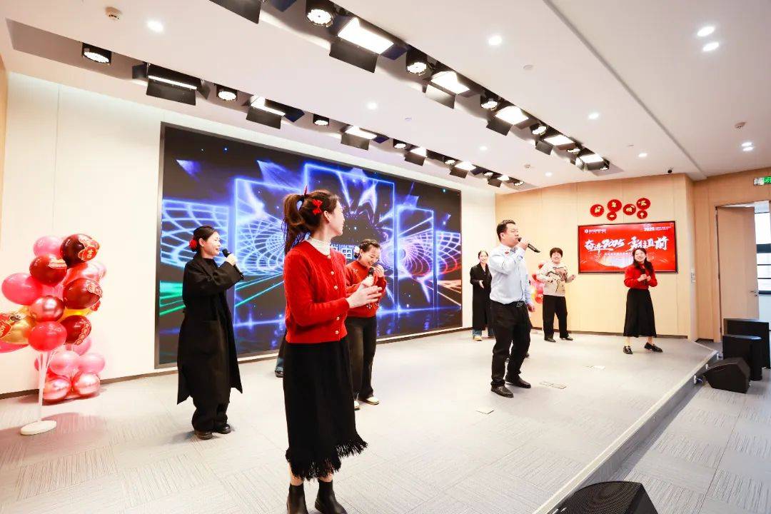 湖北普瑞眼科医院 2024 年年终总结大会暨新春年会圆满举办