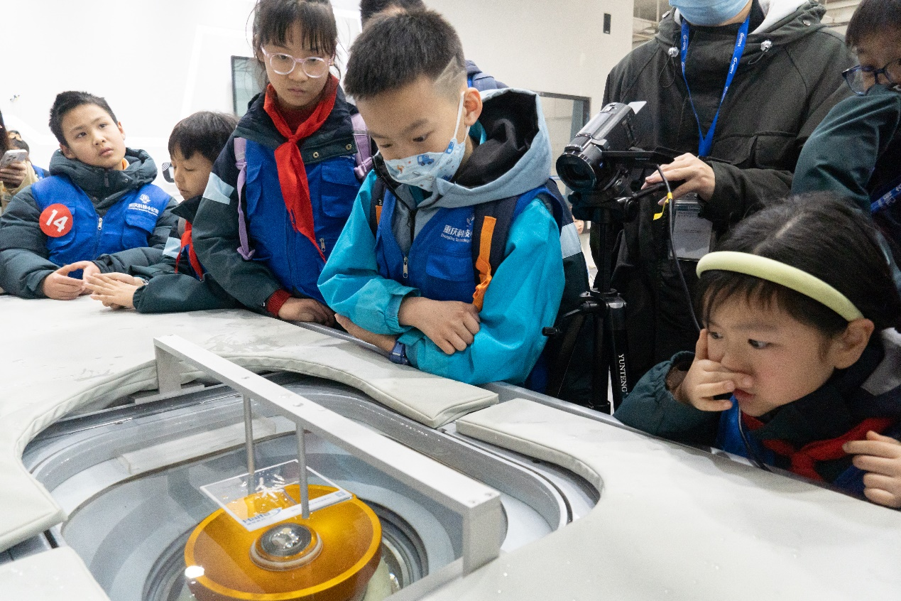 探索超声波奥秘,40 多组树人博文小学科技小记者走进海扶医疗聚焦超声技术科普中心