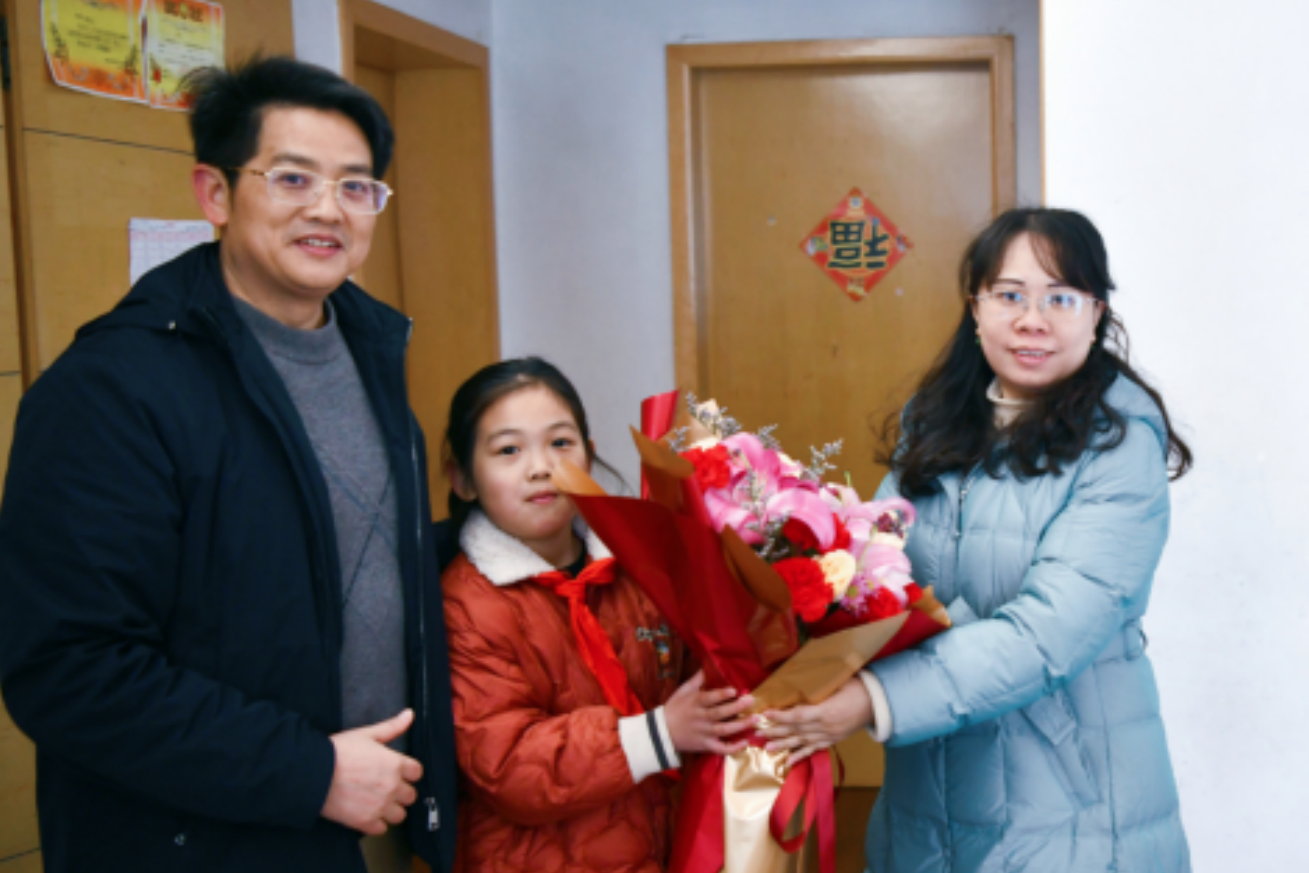 寒冬送暖 情满新春！南大二附院走访慰问援外医疗队员家属