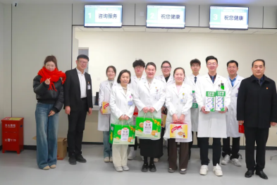 新春温暖 | 浙大邵逸夫阿拉尔医院领导亲切慰问坚守岗位的一线职工