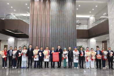 巳巳如意，新年快乐！领导关心慰问坚守「医」线的员工