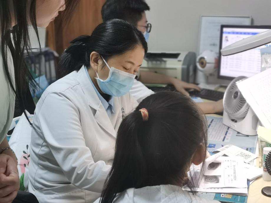 开学季迎来儿童配镜高峰 武汉普瑞眼科林珊分享儿童近视防控经验