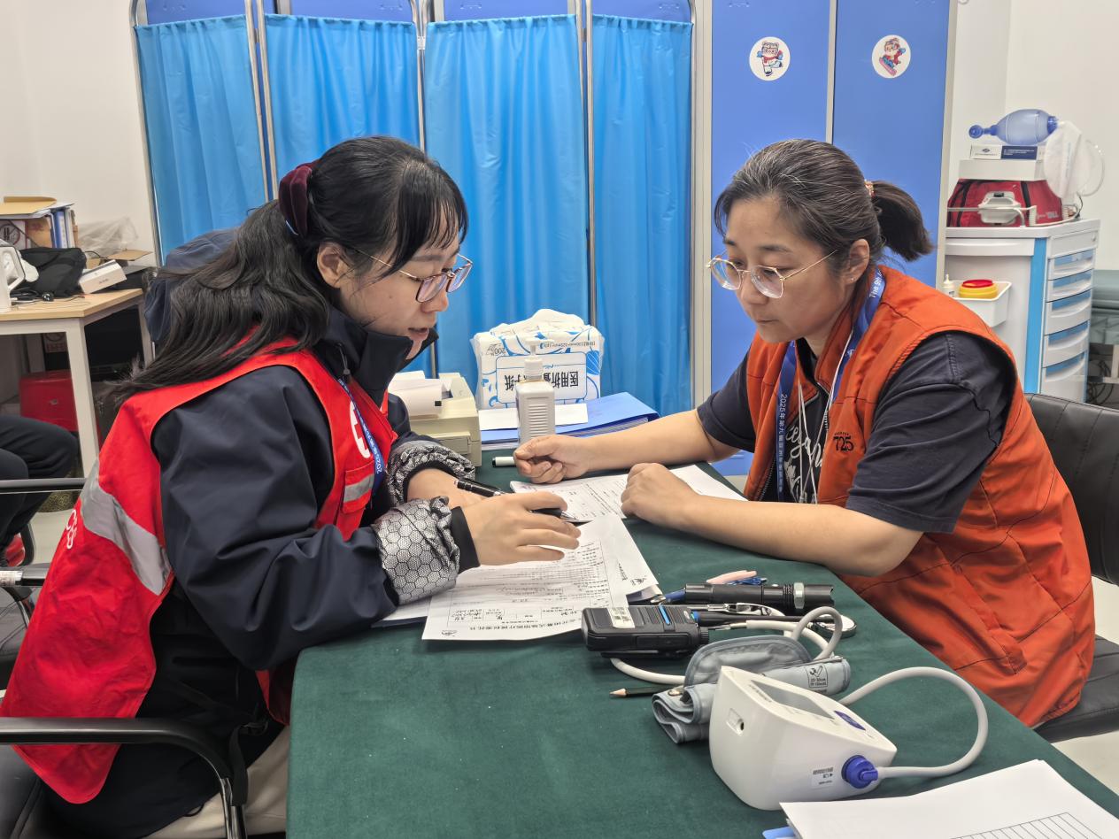 亚冬会开幕日 哈医大一院人全力出击展现医者风采