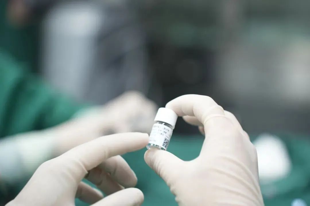 全国首批！河南首例！郑州华厦视光眼科完成河南省首例龙晶 PR 晶体植入手术！