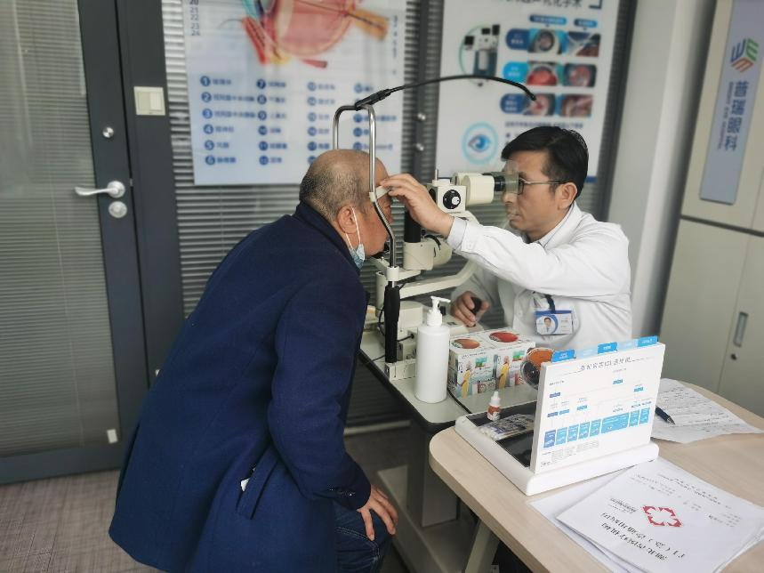 白内障晶体越贵越好吗?武汉普瑞眼科程旭康建议选择适合自己的