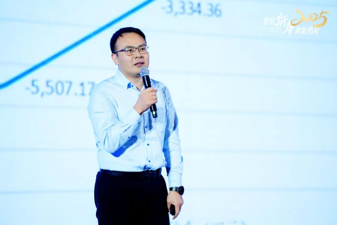 智启新华 奔赴热 AI 丨 2025 成都新华医院年终总结大会暨新春年会