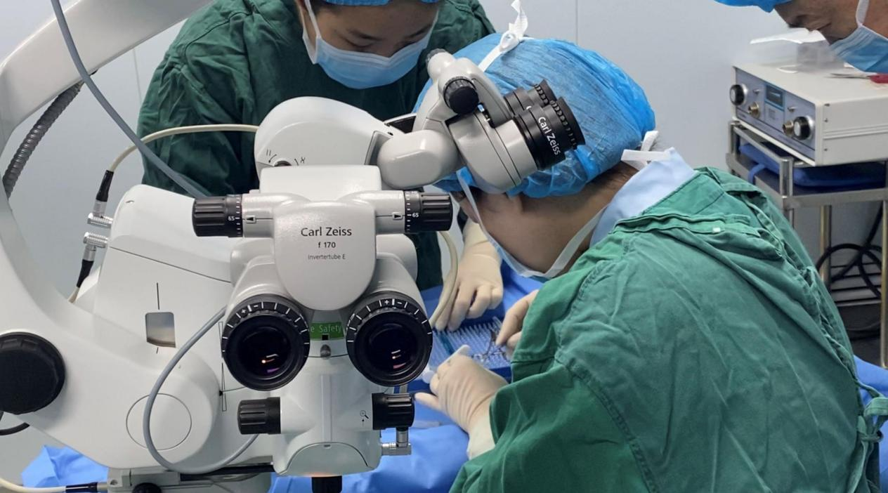 武汉普瑞眼科精准 EVO-ICL 晶体植入怎么样?关念为您展示手术过程