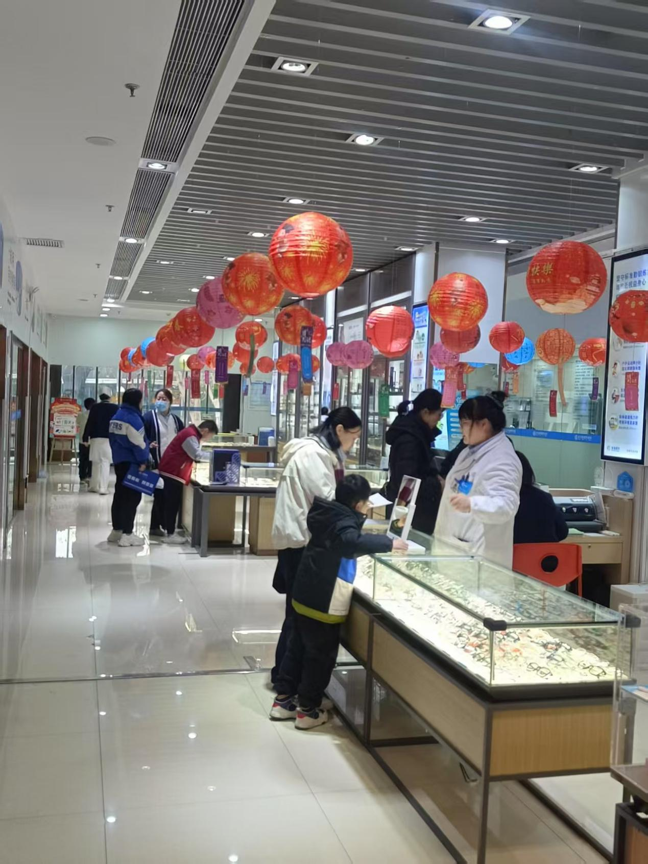 孩子戴眼镜后近视度数为什么还在涨？武汉普瑞眼科林珊告诉您原因