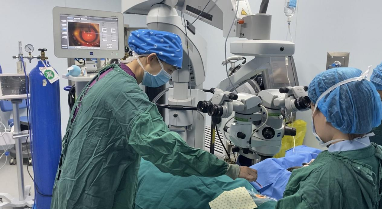 武汉普瑞眼科精准 EVO-ICL 晶体植入怎么样?关念为您展示手术过程