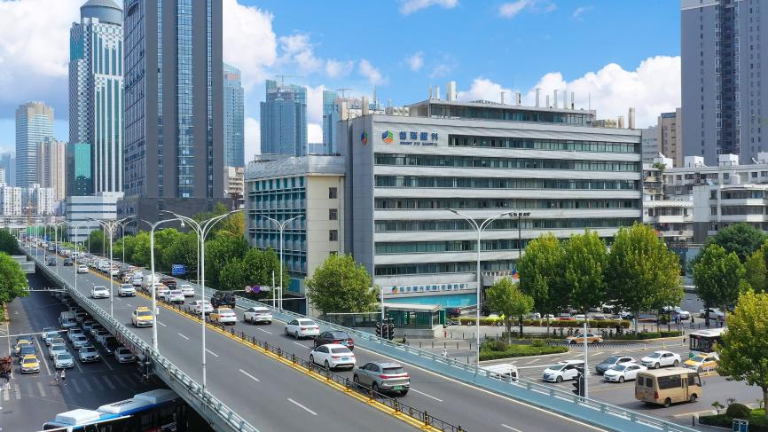 长时间看电脑眼睛又干又痒怎么办？武汉普瑞眼科徐静介绍干眼防控