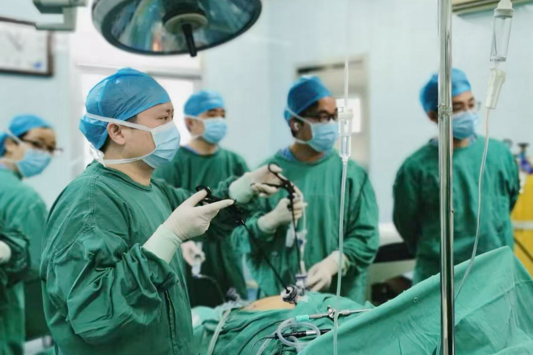 胃切除术后突发肠扭转，南医大二附院微创手术揪出「幕后黑手」