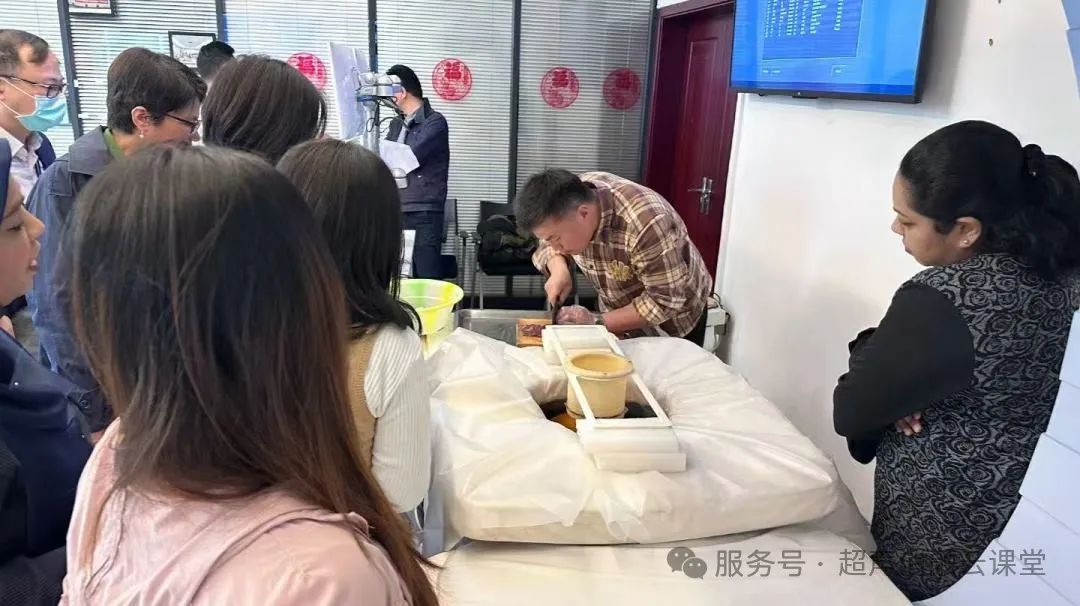 中国台湾、马来西亚学员在重庆海扶医院研习聚焦超声消融技术