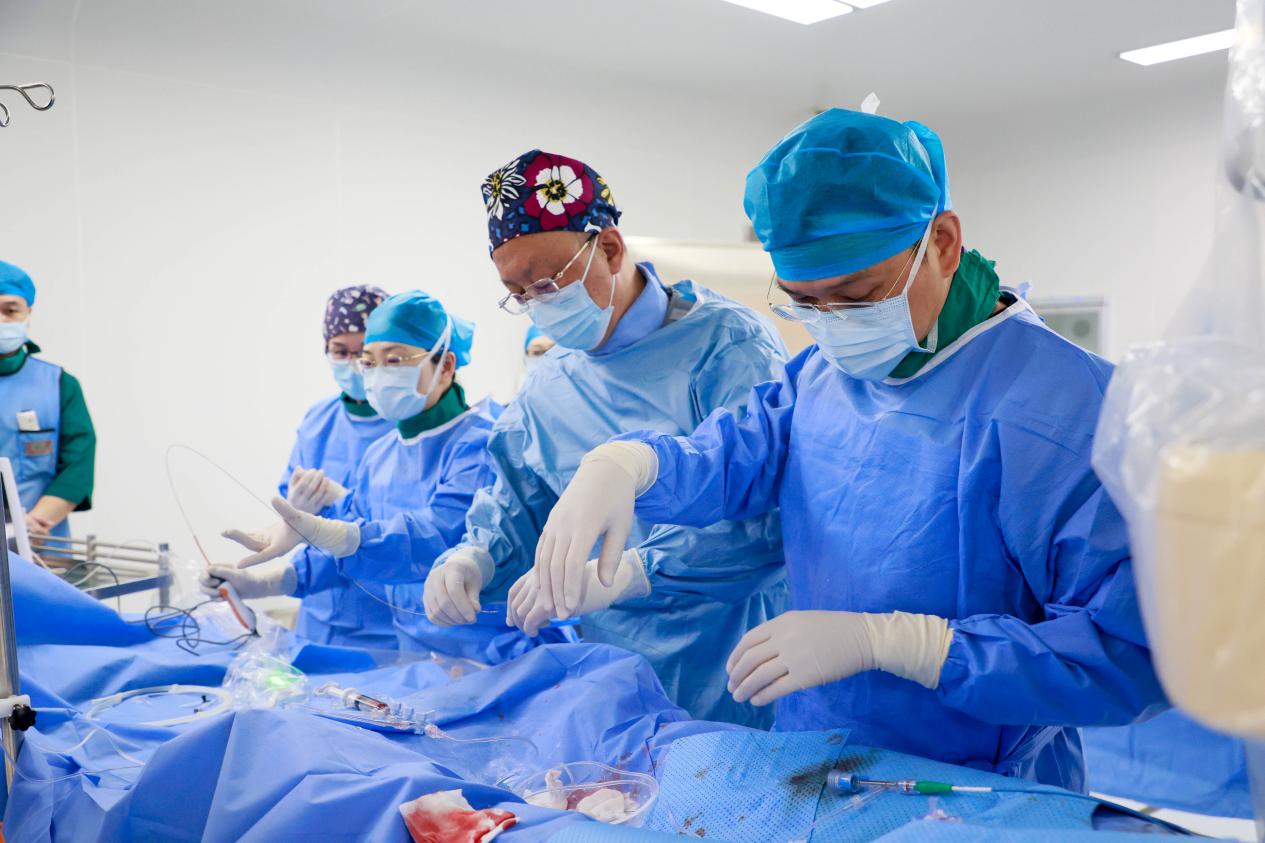 男子吃 5 种降压药血压仍「失控」 肾动脉上一根导管解难题