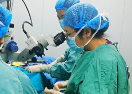 老人身患白内障且眼球震颤 武汉普瑞眼科阮丽娟手术还患者光明