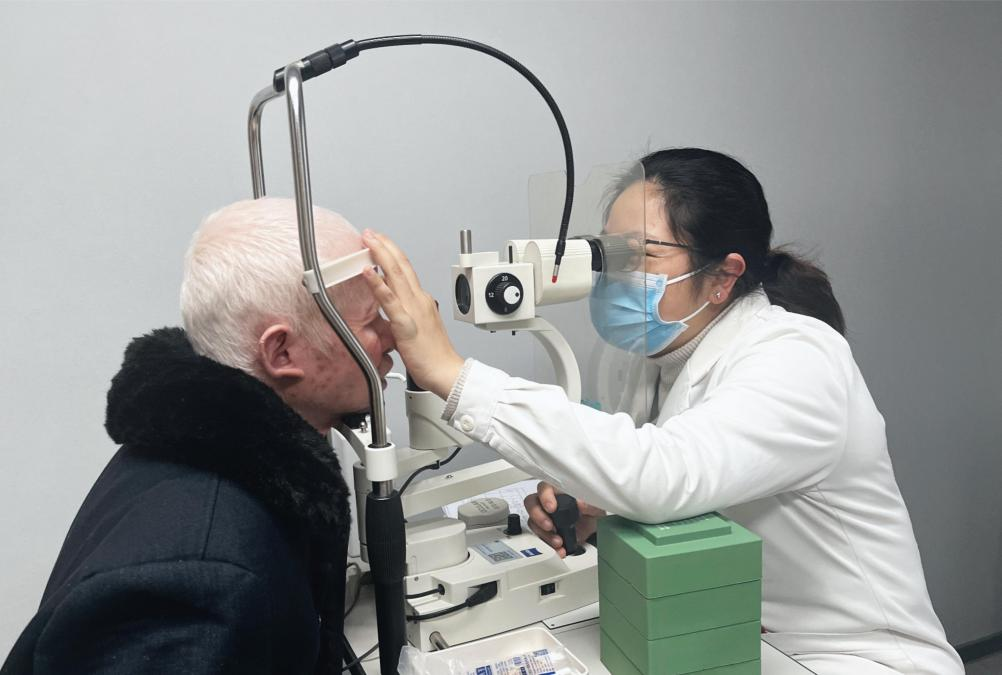 老人身患白内障且眼球震颤 武汉普瑞眼科阮丽娟手术还患者光明