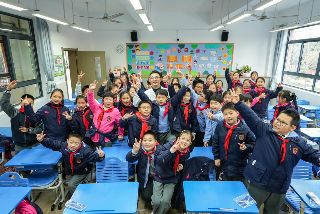 公利医院这位专家「跨界」成为小学健康副校长啦！医校联动共筑校园健康网