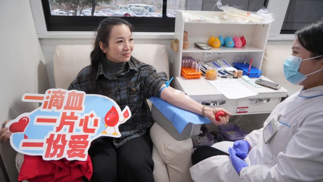 长沙江湾妇产医院开展「先锋引领 热血同行」主题党日活动