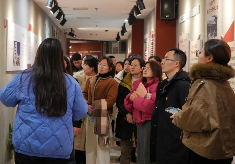 长沙江湾妇产医院开展「先锋引领 热血同行」主题党日活动