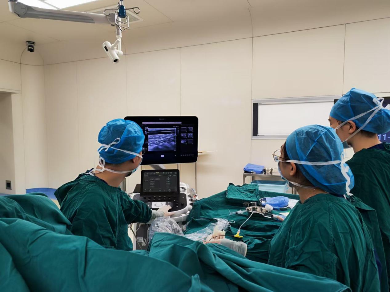 超声引导下 PTA 解除头静脉弓狭窄病变