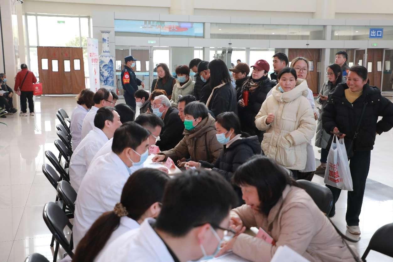 关注「罕见」点亮生命之光，南昌大学二附院举办国际罕见病日多学科联合义诊