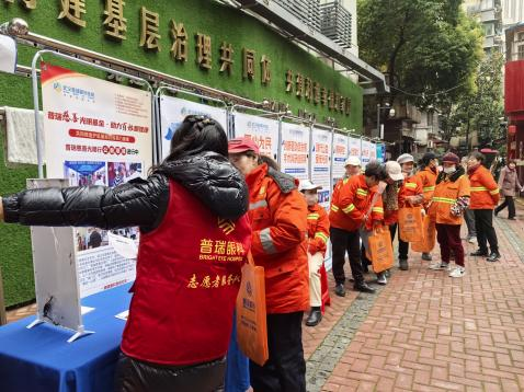 武汉普瑞眼科医院「照镜子识眼病」眼健康科普艺术展在汉启幕