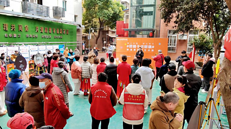 武汉普瑞眼科医院「照镜子识眼病」眼健康科普艺术展在汉启幕