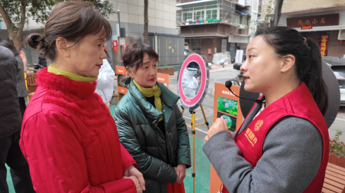 武汉普瑞眼科医院「照镜子识眼病」眼健康科普艺术展在汉启幕