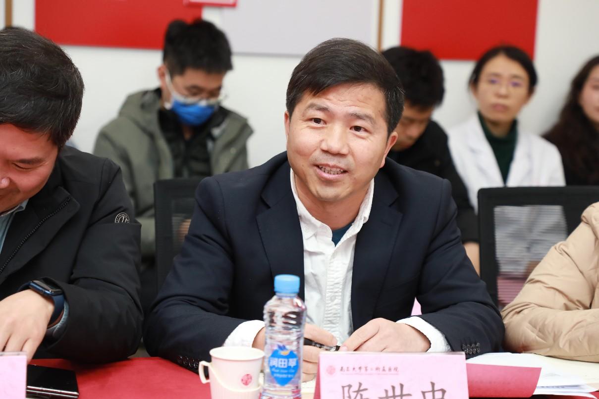 南昌大学第二临床医学院召开学位与研究生教育工作调研会