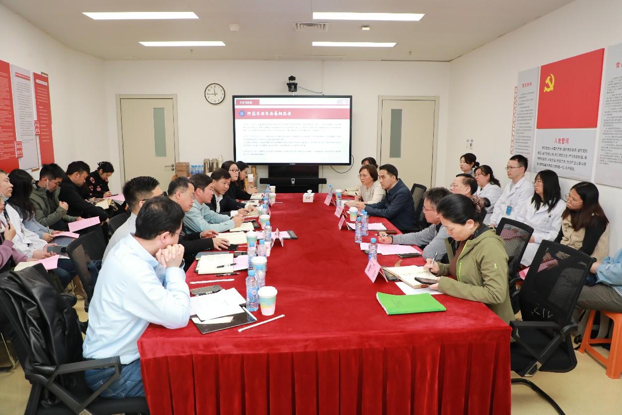 南昌大学第二临床医学院召开学位与研究生教育工作调研会