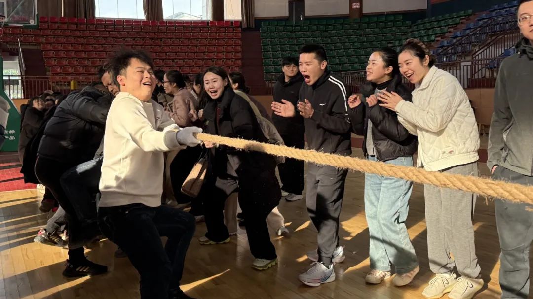 岳池县人民医院举行 2025 年「三·八」妇女节趣味运动会