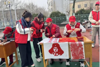鲁中医院学子学雷锋：青春闪耀雷锋月，医者仁心社区行