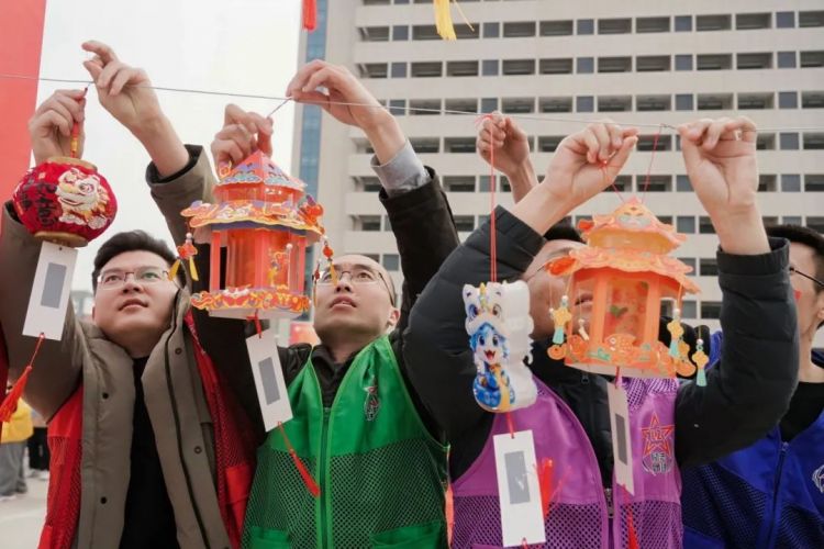 春意盎然映巾帼,运动赛场展芳华!