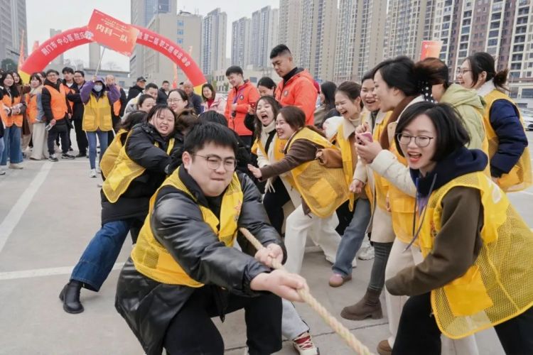 春意盎然映巾帼,运动赛场展芳华!